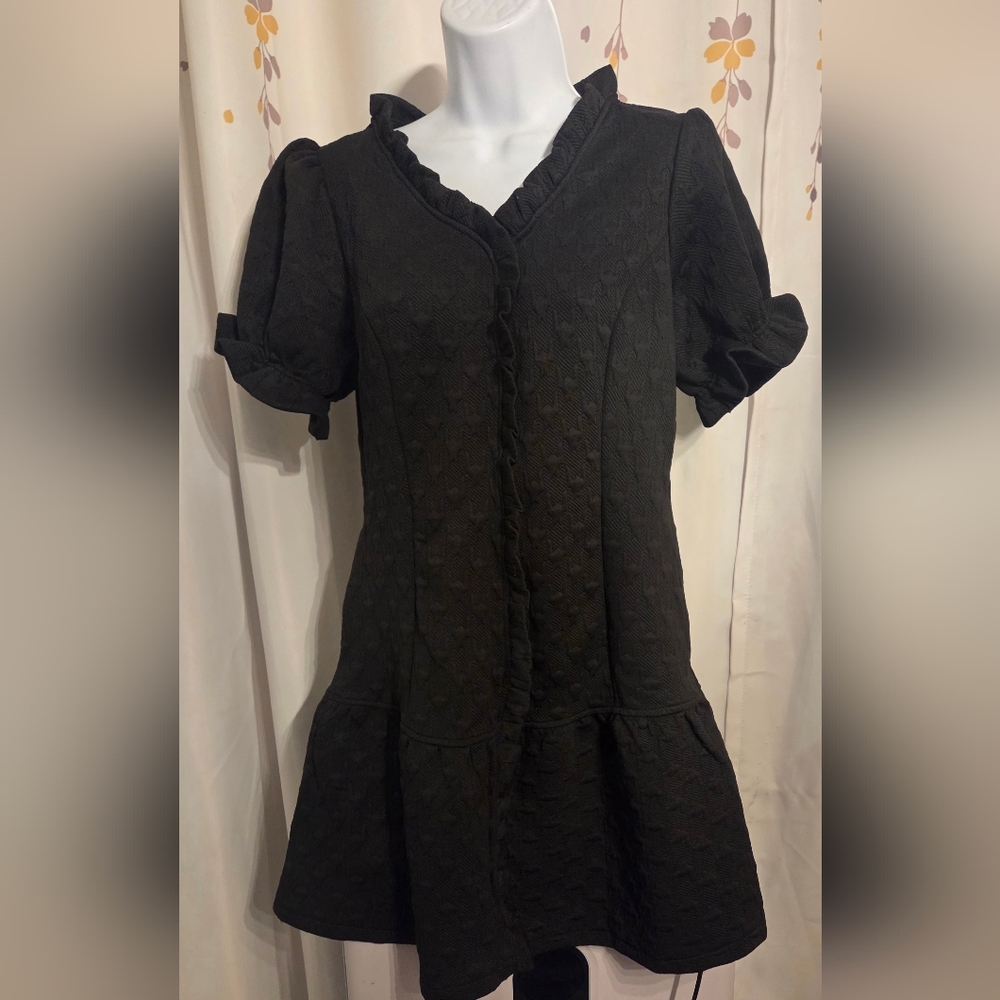 Elegant Chic Wenrine Black Textured Short Sleeve Dress Mini Dress- Size Small‎